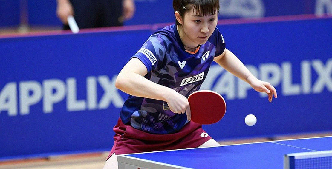 Cú flick trái tay và khoảng trống không ai lấp sau cú giao bóng
