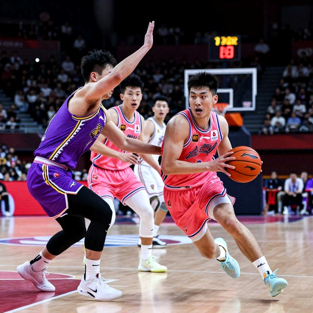 EuroLeague TV và canh bạc gom bản quyền: khi một giải đấu tự xây nhà ga cho cả nền bóng rổ châu Âu EuroLeague TV và canh bạc gom bản quyền: khi một giải đấu tự xây nhà ga cho cả nền bóng rổ châu Âu