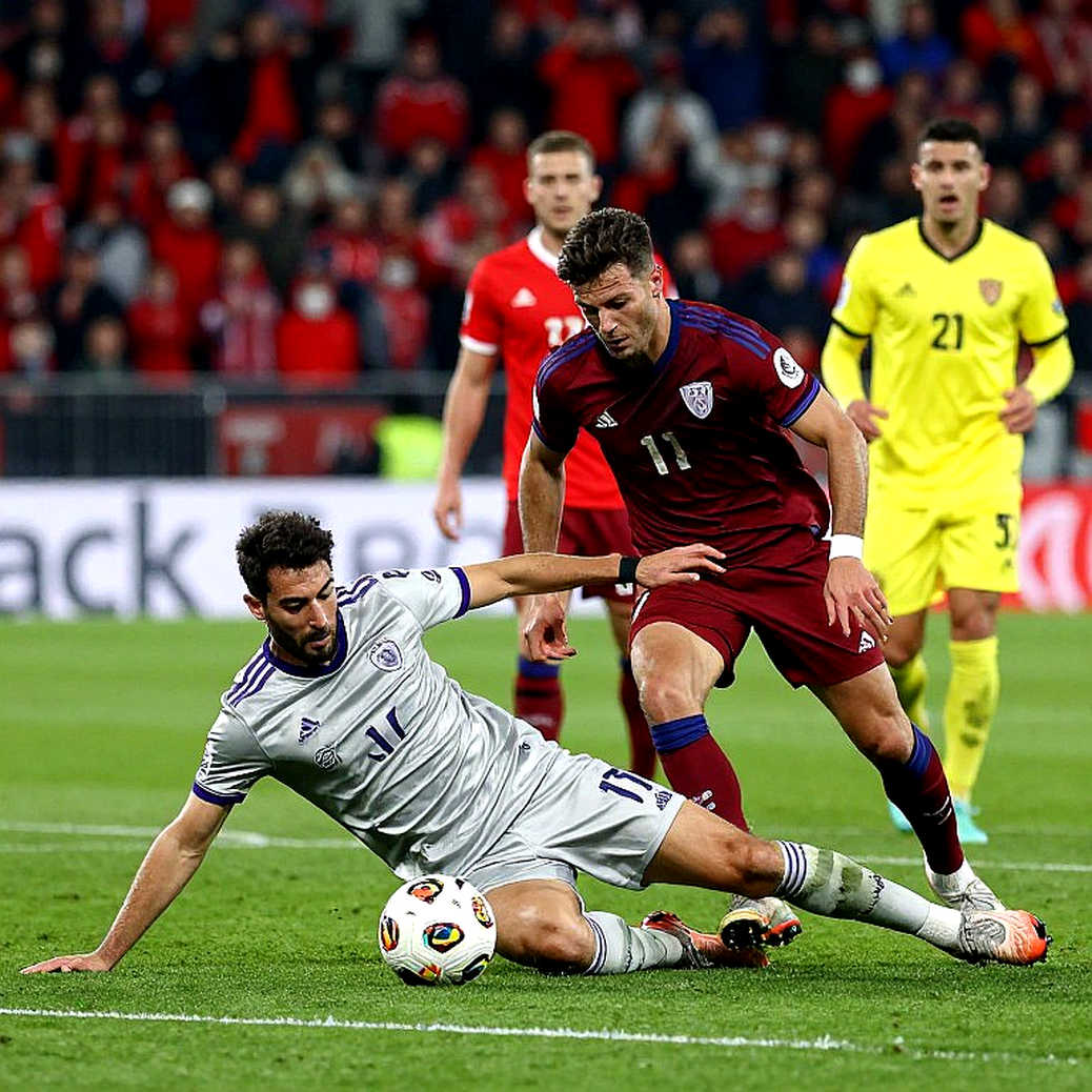 Zidane và ngày đầu tiếp quản tuyển Pháp: Ba buổi tập, cái bóng 14 năm và một Mbappé chưa rõ ràng