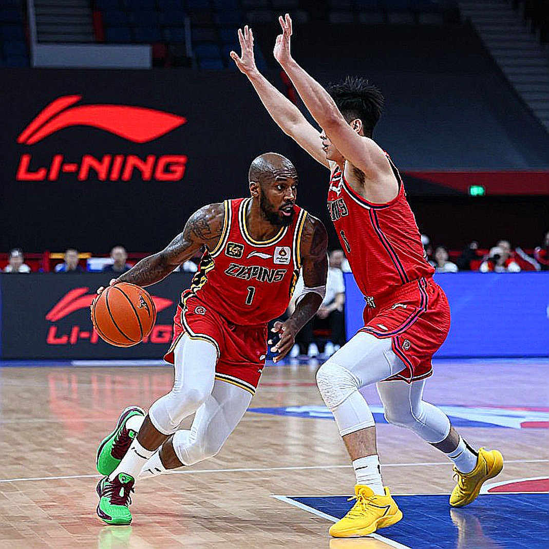 EuroLeague tuần 1: Fenerbahçe thắng nhờ hệ thống, Beşiktaş lộ sơ hở phòng ngự, Efes nhận thất bại có thể chấp nhận