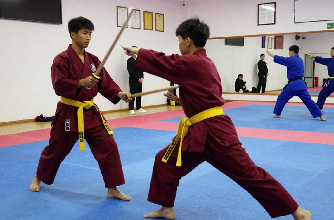 Đằng sau bàn cân: khoảng trống dữ liệu của võ thuật Việt Nam Đằng sau bàn cân: khoảng trống dữ liệu của võ thuật Việt Nam