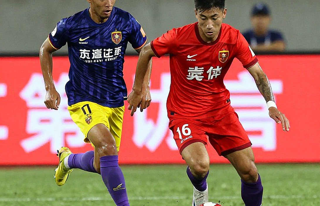 Vinícius, Mbappé và bài toán bịt kín hành lang trái ở Real Madrid